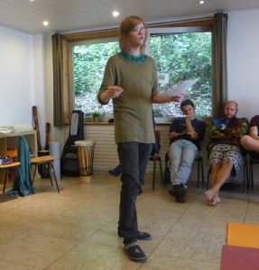 Roland Cremerius leitet einen Workshop beim Shäffiesingen